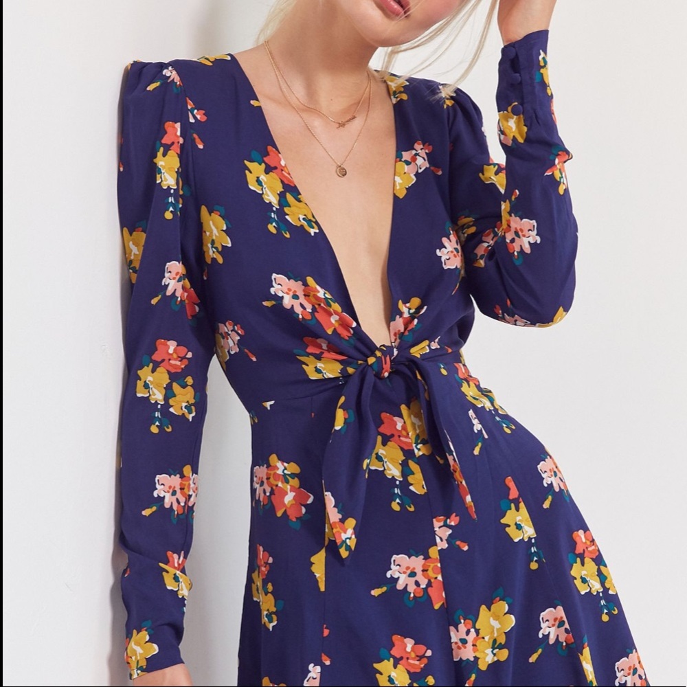 🎉 Kimchi Blue Maddie Plunging Tie-Front Romper